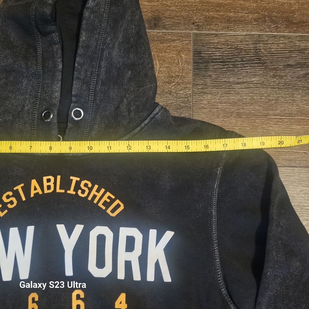 Unisex Black New York Hoodie - Picture 3 of 4